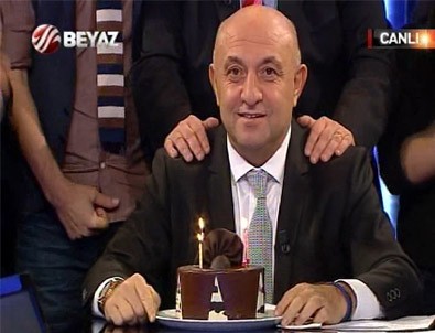 Stüdyoda Sinan Engin'i şaşırtan doğum günü sürprizi