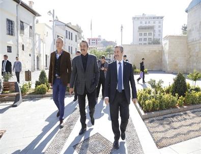 Ünlü Sanatçı Kadir İnanır ve Yazar Ahmet Ümit Şahinbey'i Gezdi