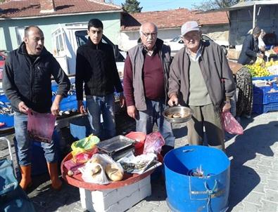 Kaymaz'da Hem Aşure Dağıtıldı, Hem Balık İkram Edildi