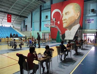Erzincan Da Düzenlenen Santranç Turnuvası 2 Grup Halinde 5 Tur Olarak Gerçekleştirildi