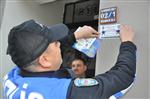 DEMİR PARMAKLIK - İnegöl Polisi Hırsızlara Karşı Kapı Kapı Gezip Broşür Dağıttı