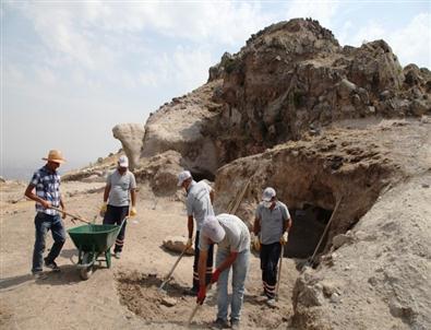 Takkeli Dağ’daki Gevale Kalesi Kazı Çalışmaları