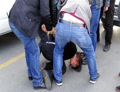 Adliye İçerisinde Slogan Atan Eylemcilere Gözaltı