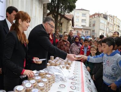 Kırklareli Belediyesi 2 Bin 500 Aşure Dağıttı