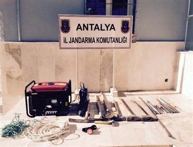 Antalya'da Kaçak Kazıya Suçüstü