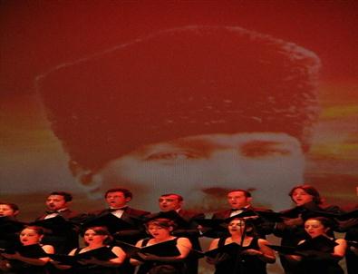 'sarı Zeybek'Belgeseli Sahnelendi