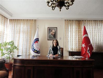 Kktc Gençliğinden, Nezaket Emine Atasoy'a Şükran ve Onur Ödülü