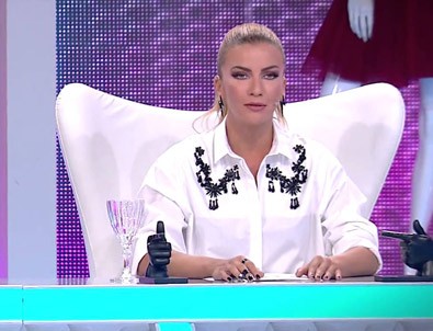 'Ivana Sert'in hem boynu hem de beli kalın'