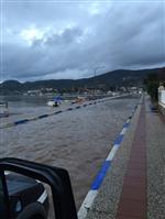 İZSU - Foça'da Sağanak Hayatı Felç Etti