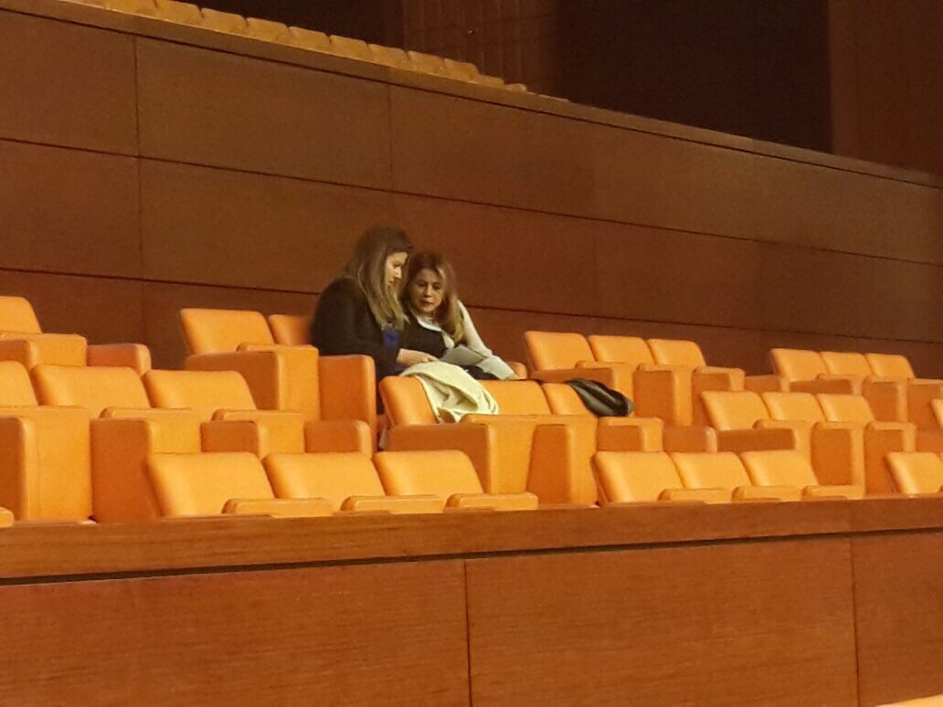 Esra Şimşek eşini yalnız bırakmadı