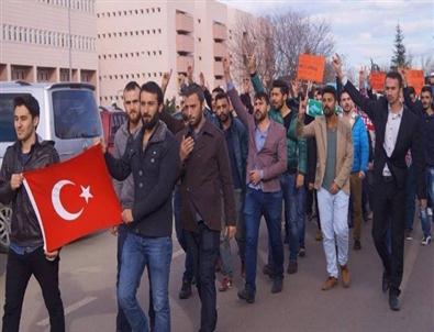 '300 Uygur Türkü' İçin İmza ve Yürüyüş