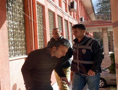 Aynı Kadını İkinci Kez Dolandırmak İsteyince Suçüstü Yakalandı