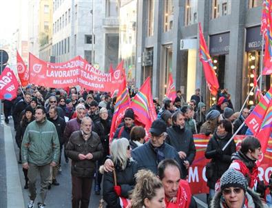 İtalya’da Yeni İş Yasası Protesto Edildi