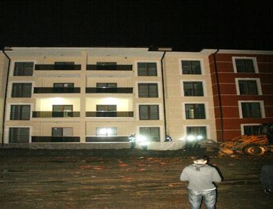 Alacağını Alamayınca Çatıya Çıktı