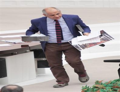 Madenci Babasının Yırtık Lastik Ayakkabıları Mecliste