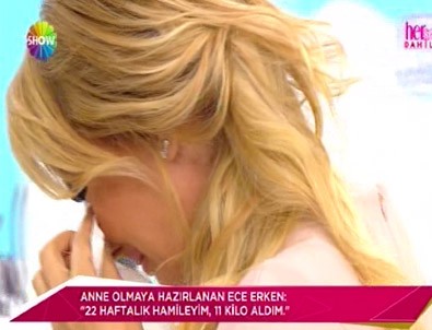 Ece Erken gözyaşlarına boğuldu