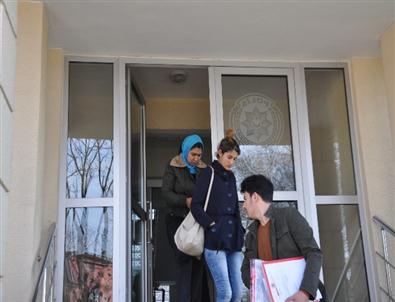 Kapı Dillerini Düşürerek Evleri Soydular