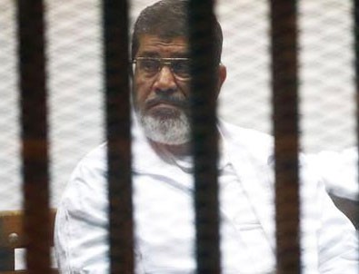 Mursi dua etti, mahkeme hakimi 'amin' dedi