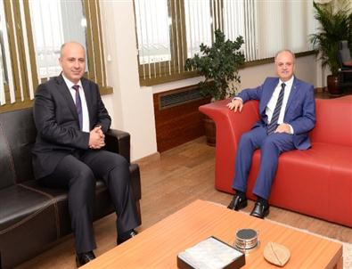 Vali Çakacak Rektör Çamsarı’yı Ziyaret Etti