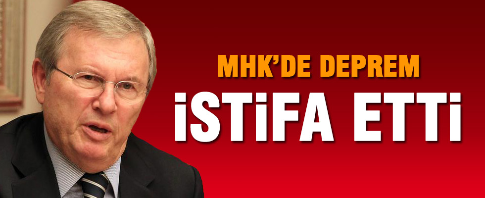 Zekeriya Alp istifa etti