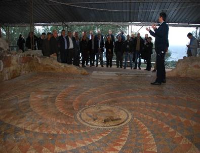 Başkan Saka ve Meclis Üyeleri Antandros’u Gezdi