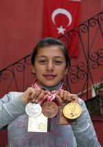 EMRULLAH TAŞKıN - Hataylı Milli Atlet Emine Hatun Tuna Avrupa Şampiyonu Oldu