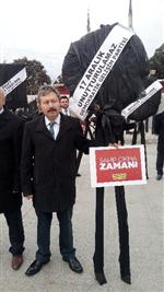 İDRIS BAL - İdris Bal’dan Adliye Önünde Siyah Çelenkli Eylem