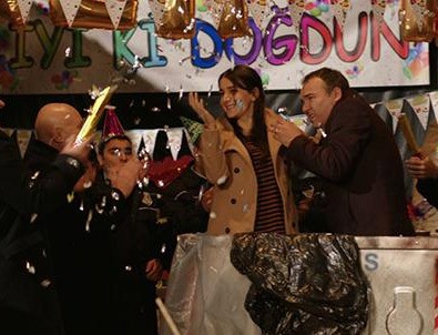 Galip Derviş 55. Bölüm Galip'e doğumgünü partisi