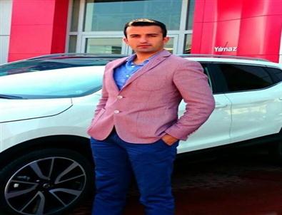 Kardeşi Pencerede Yakaladı, Elbiseleri Yırtılınca 3.kattan Düştü