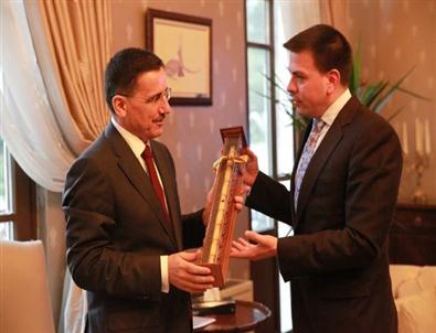 Abd Konsolosu Espinoza Vali Topaca’yı Ziyaret Etti