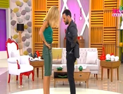 Çağla Şikel ve Alişan'dan göbek şov