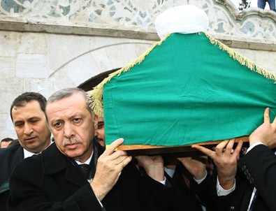 Erdoğan'dan hocasına son görev