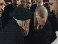 Erdoğan, Emin Saraç hocanın elini öptü