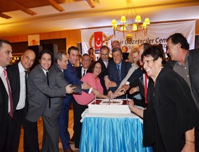 İzmirli Gazetecilerin Yılbaşı Balosu Kuşadası’nda Yapıldı