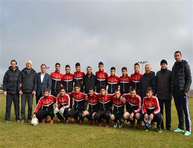 Kuluspor U-19’a Eşofman Yardımı