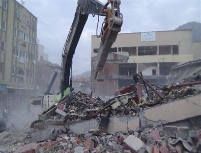 Yıkım Yapılan Bina İş Makinesinin Üzerine Çöktü Açıklaması