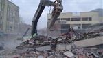 YIKIM ÇALIŞMALARI - Yıkım Yapılan Bina İş Makinesinin Üzerine Çöktü Açıklaması