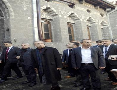 Bakan Eker’den Diyarbakır’daki Olaylara İlişkin Açıklama