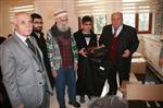 Hayırsever İş Adamı Bilal Şahin Kur'an Kursu Öğrencilerine Giysi ve Altın Hediye Etti