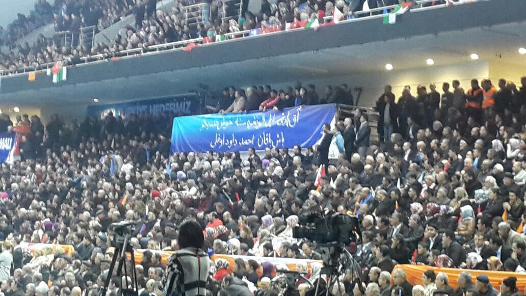 3 afişli mesaj AK Parti kongresine damga vurdu