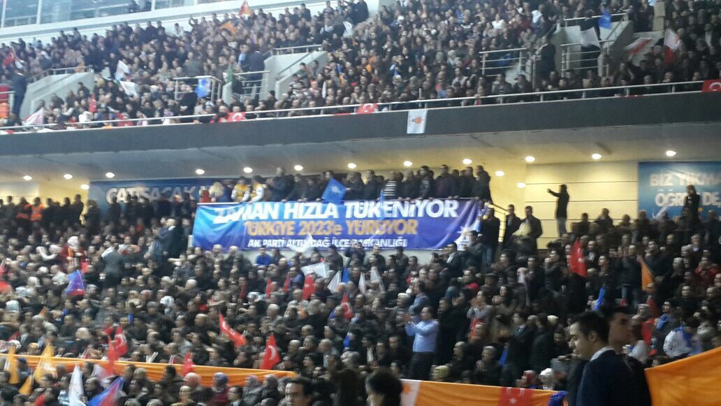 3 afişli mesaj AK Parti kongresine damga vurdu