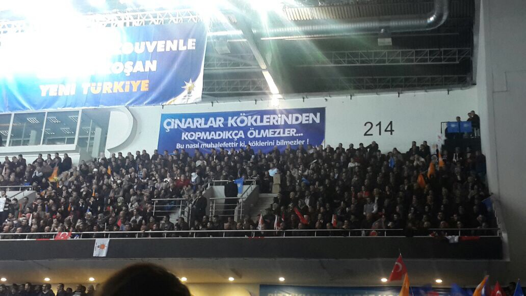 3 afişli mesaj AK Parti kongresine damga vurdu