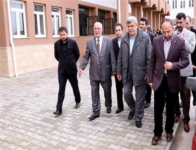 Başkan Karaosmanoğlu Okul Ziyareti Gerçekleştirdi