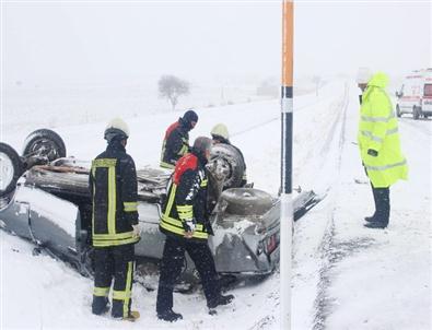 Kar Yağdı 12 Araç Yoldan Çıktı