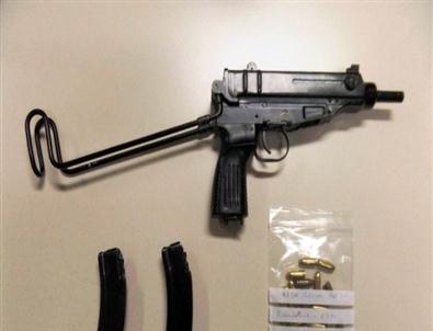 Makineli Tüfekle Uçağa Binmek İstediler