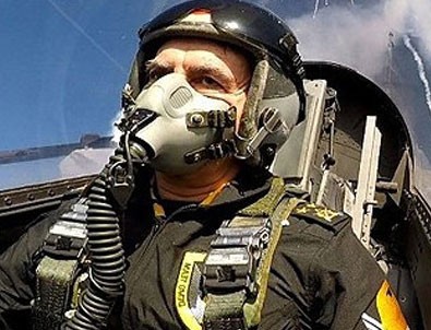 Orgeneral Öztürk Solotürk'le uçtu