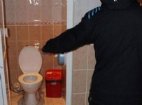 DOĞUM İZNİ - Bebeğini Tuvalette Doğurup Kaçtı!