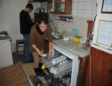 Çay Ocağına Bayan Eli Değdi