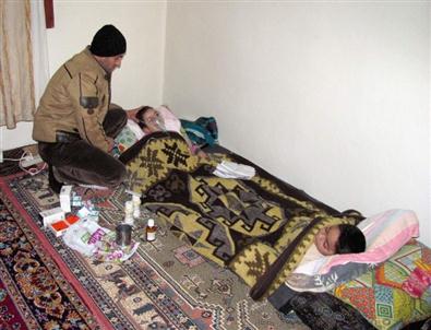 Suriyeli Baba Epilepsi Hastası 2 Çocuğu İçin Yardım Bekliyor