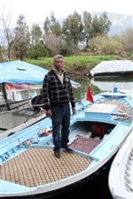 TÜRK KONSOLOSLUĞU - Denizde Mahsur Kalan Türk Balıkçıları Yunan Botu Kurtardı
